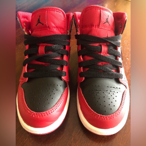 NIKE JORDAN 1 MID KIDS SHOES - Picture 13 of 15